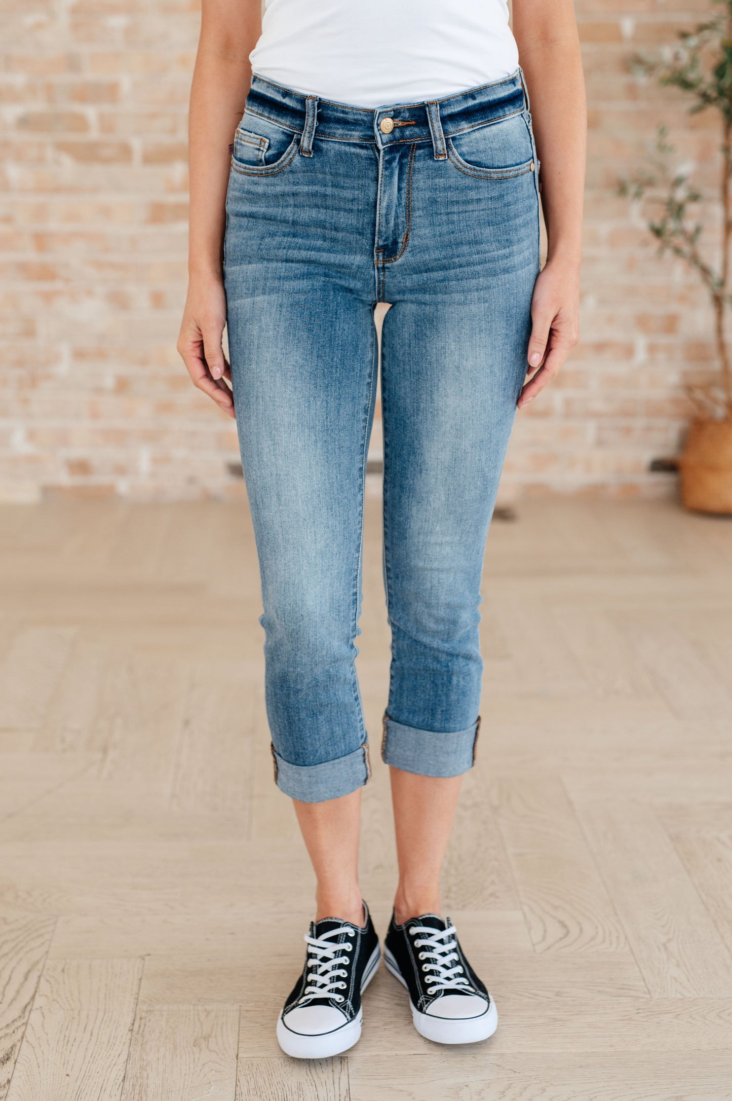 “Laura” Cuffed Skinny Capri Jeans