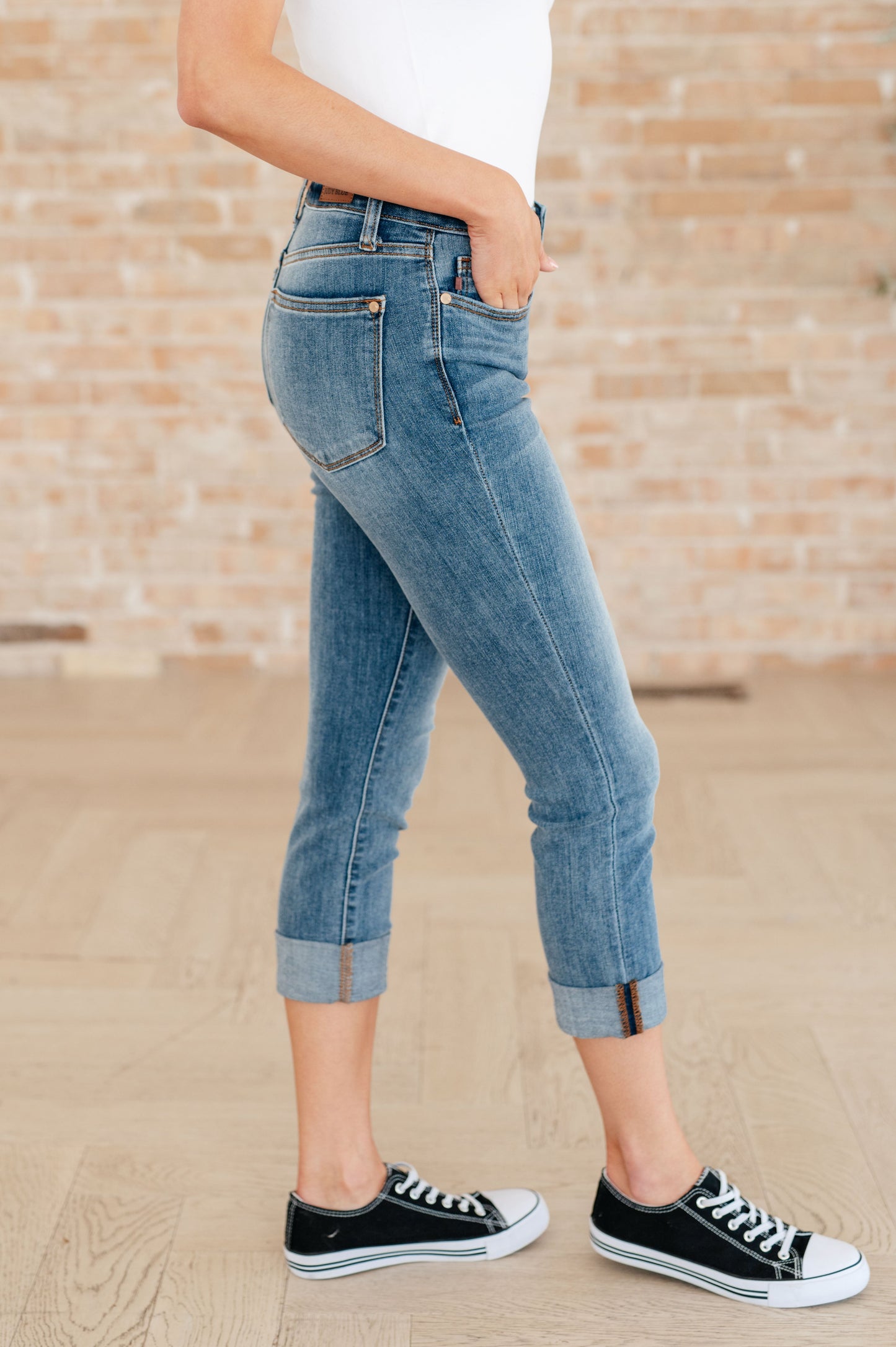 “Laura” Cuffed Skinny Capri Jeans